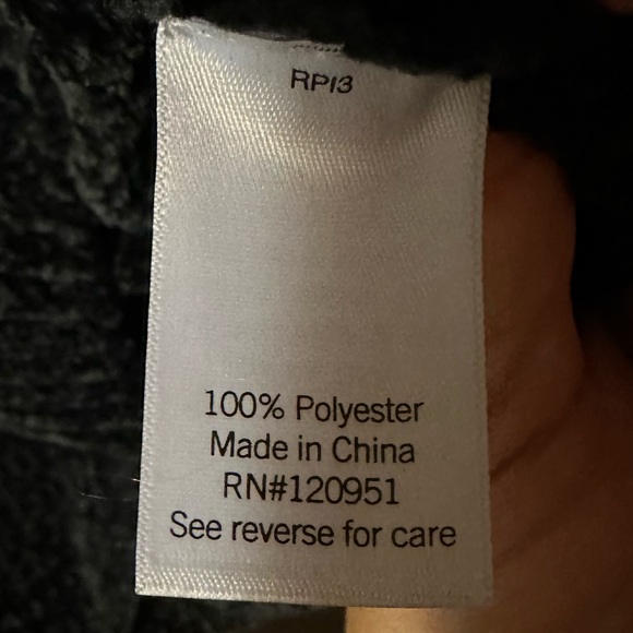 Black V-Neck Chenille Pullover Crop Sweater - Picture 7 of 8